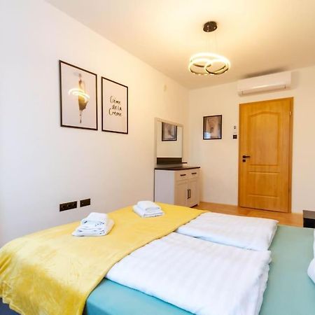 Gozsdu White Raven 3 - Terrace And Free Underground Parking Apartment Budapest Exterior photo