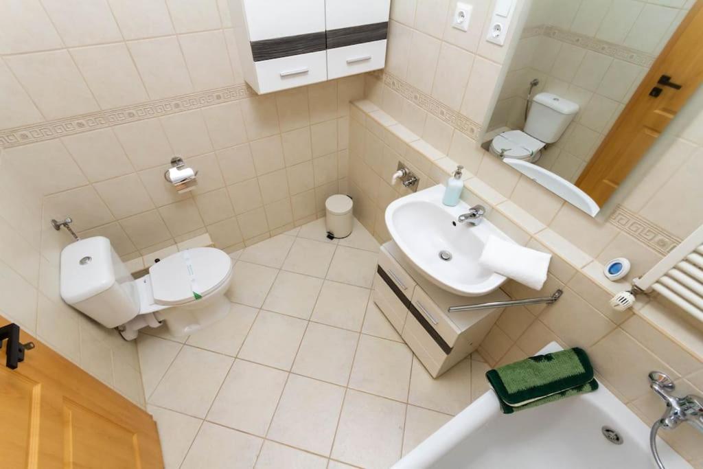 Gozsdu White Raven 3 - Terrace And Free Underground Parking Apartment Budapest Exterior photo