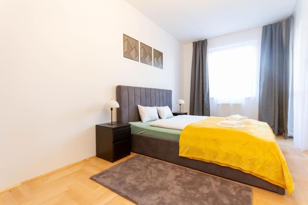 Gozsdu White Raven 3 - Terrace And Free Underground Parking Apartment Budapest Exterior photo