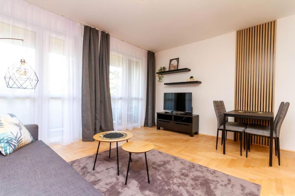 Gozsdu White Raven 3 - Terrace And Free Underground Parking Apartment Budapest Exterior photo