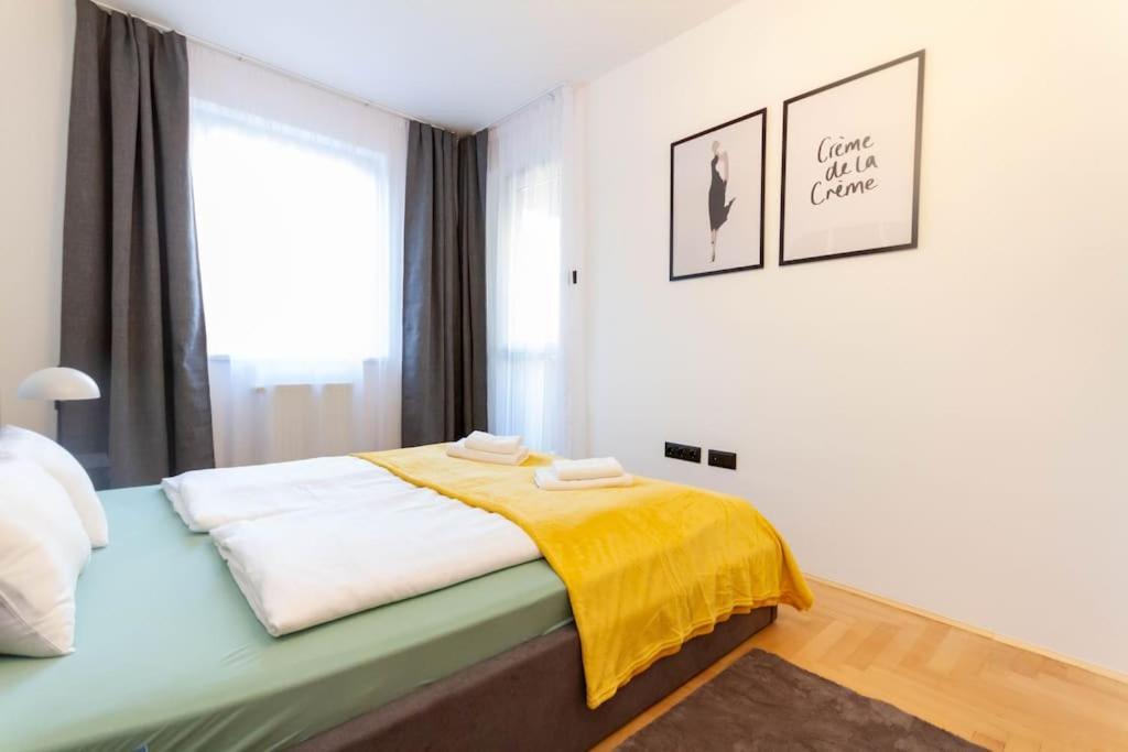 Gozsdu White Raven 3 - Terrace And Free Underground Parking Apartment Budapest Exterior photo
