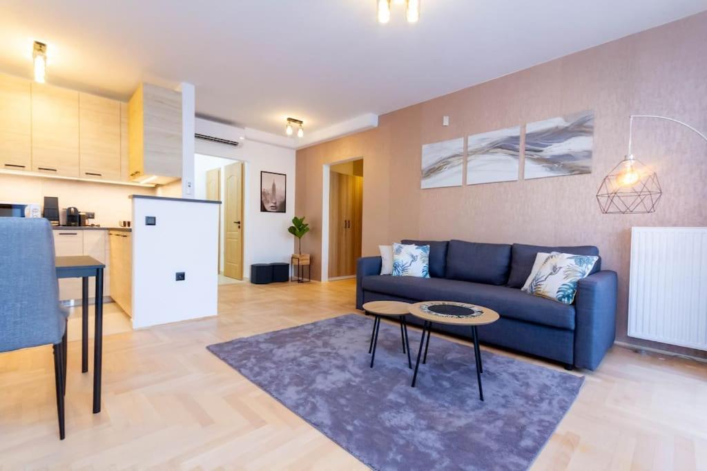 Gozsdu White Raven 3 - Terrace And Free Underground Parking Apartment Budapest Exterior photo