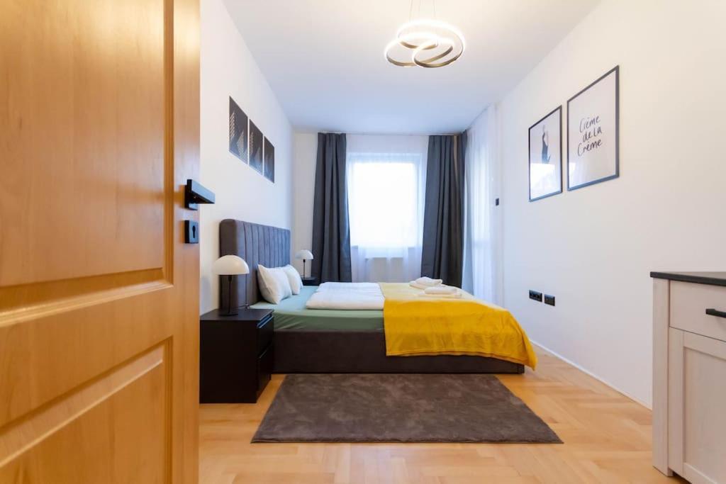 Gozsdu White Raven 3 - Terrace And Free Underground Parking Apartment Budapest Exterior photo