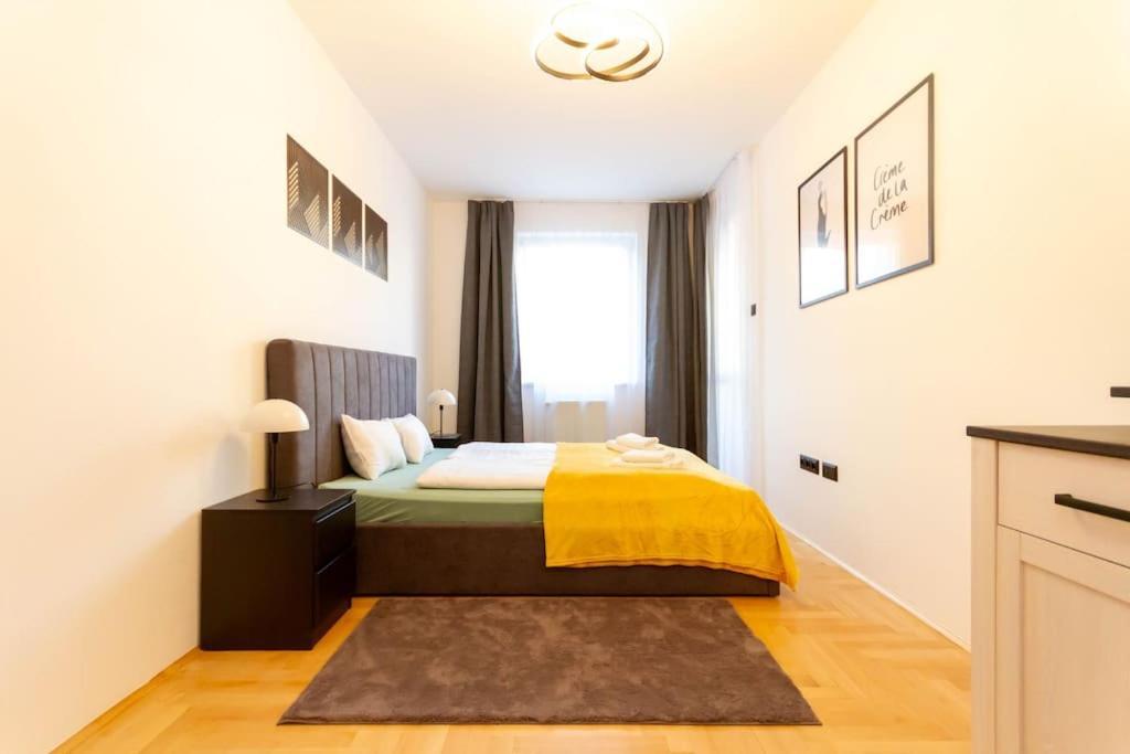 Gozsdu White Raven 3 - Terrace And Free Underground Parking Apartment Budapest Exterior photo