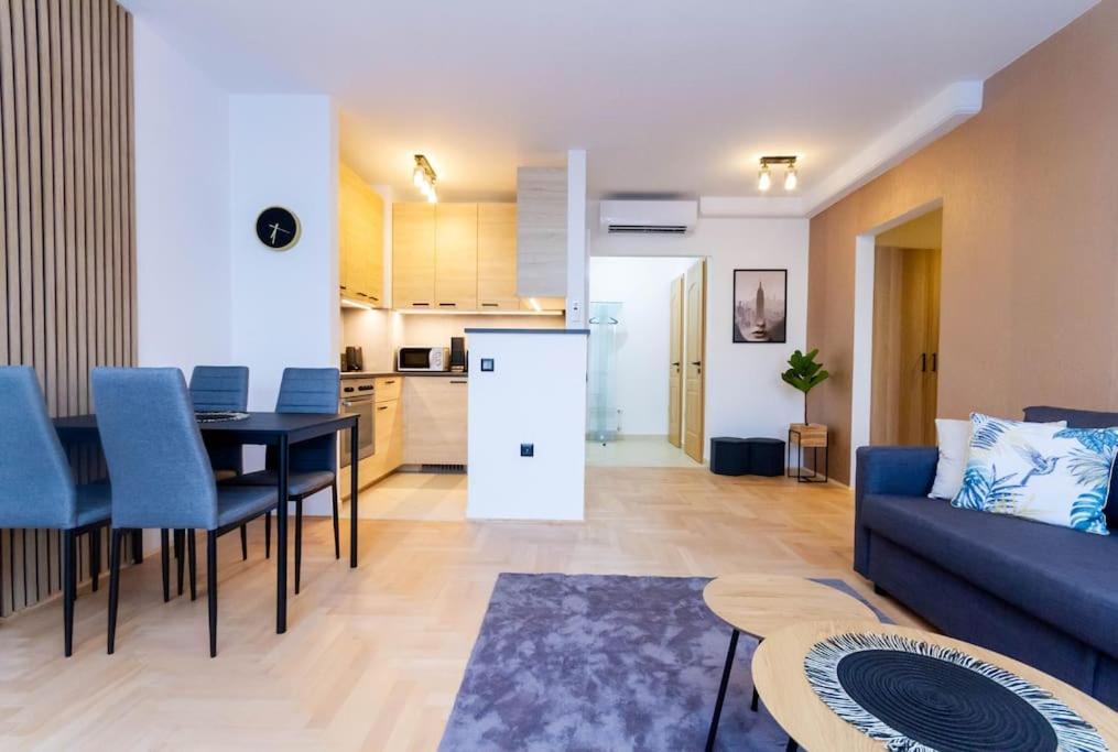 Gozsdu White Raven 3 - Terrace And Free Underground Parking Apartment Budapest Exterior photo