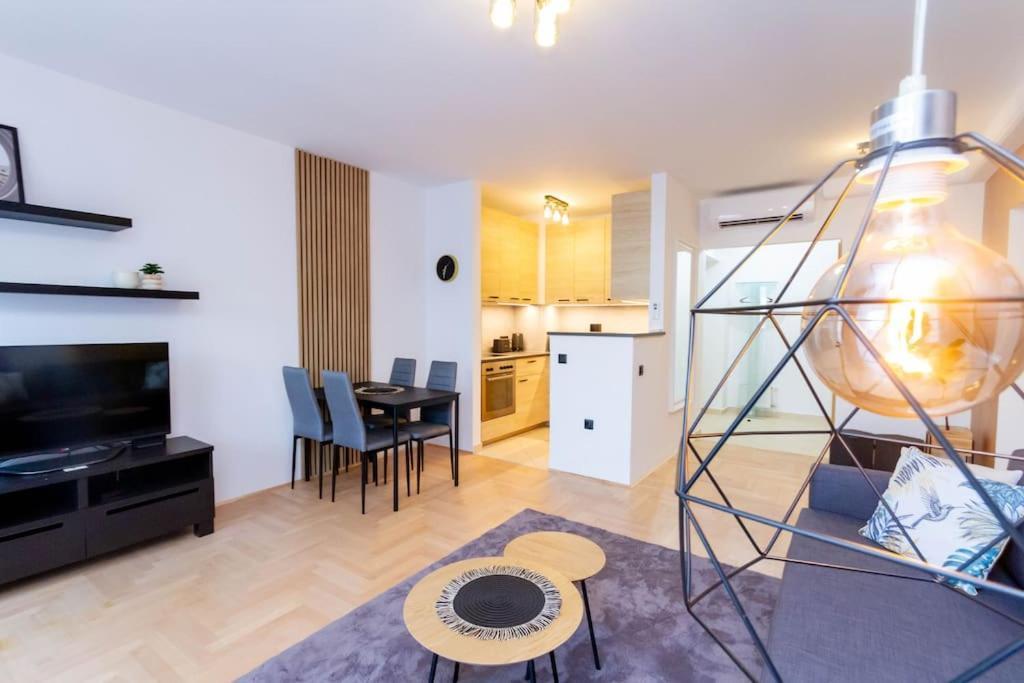 Gozsdu White Raven 3 - Terrace And Free Underground Parking Apartment Budapest Exterior photo